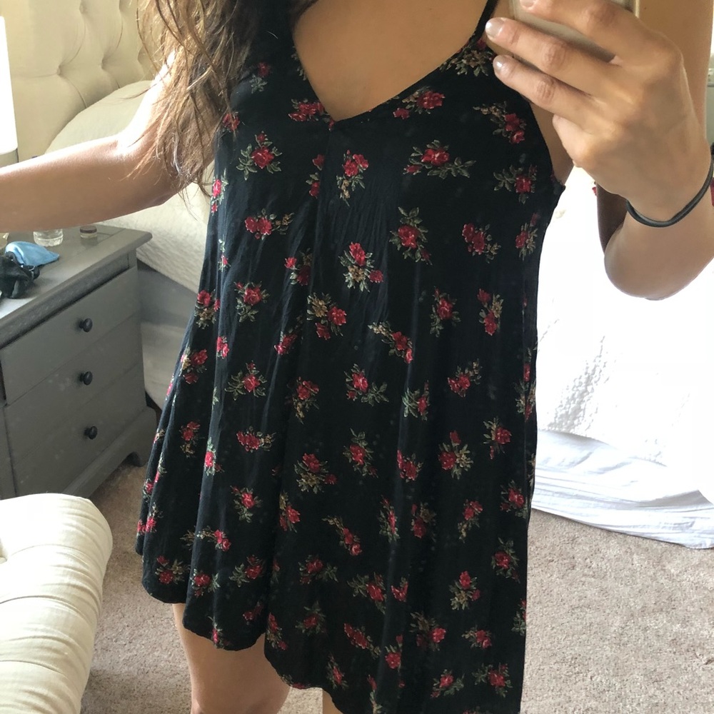 SOLD! 💋3 = $12 Brandy Melville Rose Flower Dress